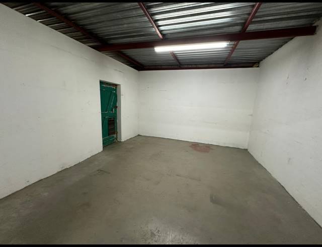 548M² WAREHOUSE TO LET IN LANSERIA